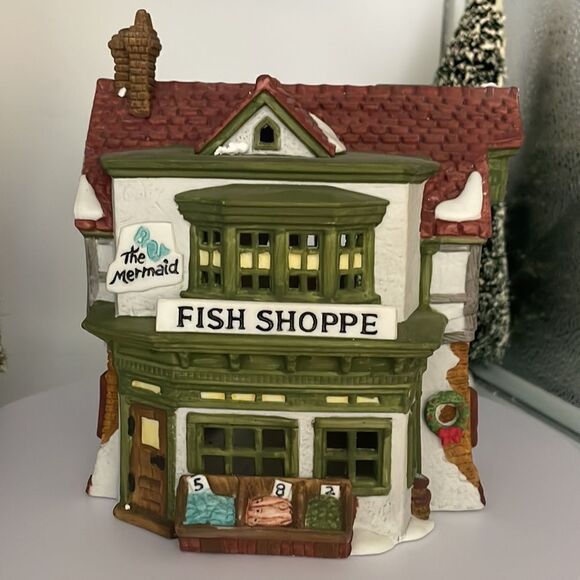 DEPT 56 MERMAID FISH SHOP - Picture 1 of 13